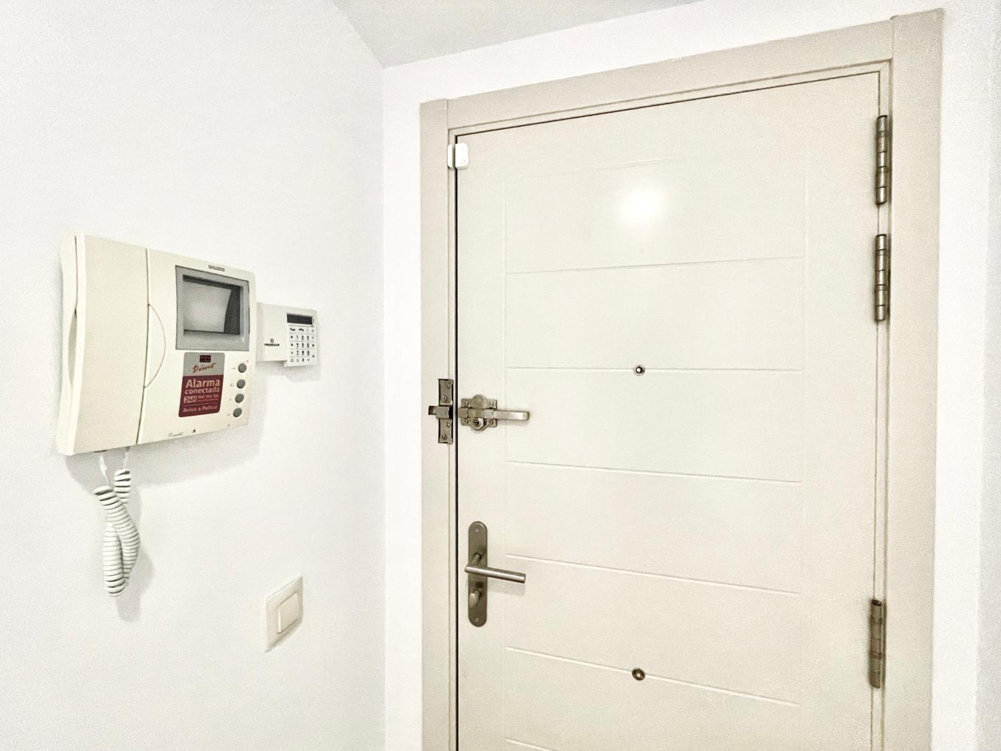 Maravilloso Apartamento Centrico De 70M2, Jardin Propio 40M2 Con Piscina Para Ninos Y Parking Opcional مالقة المظهر الخارجي الصورة